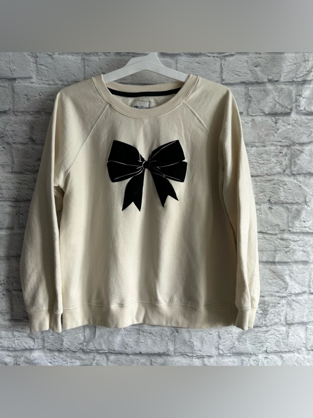 PREOWNED WALLFLOWER IVORY LONG SLEEVE BOW SWEATSHIRT WOMENS SIZE MEDIUM M